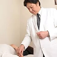 賀 偉